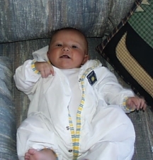 Cole in chair2.jpg (44077 bytes)