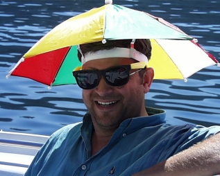 Pat in hat2.jpg (76211 bytes)