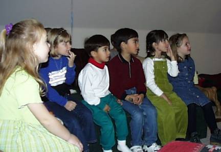 2 Puppet Show7.jpg (18890 bytes)