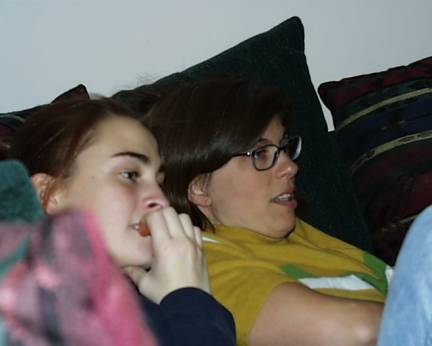 Aunts watching puppet show.jpg (14446 bytes)
