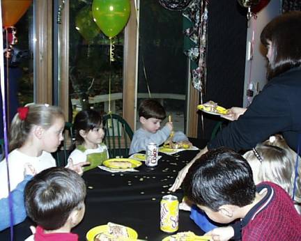 Cake.jpg (30166 bytes)