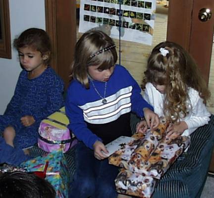 Presents helping.jpg (30920 bytes)