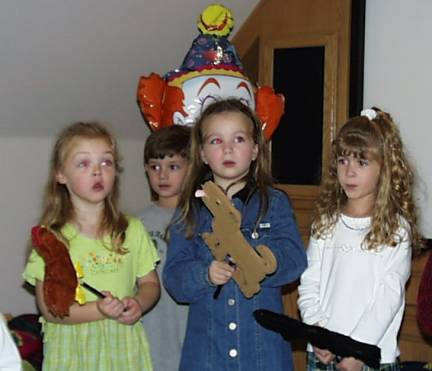 Puppet Show3.jpg (21860 bytes)