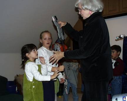 Puppet Show5.jpg (16423 bytes)