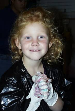 Tie dye girl.jpg (18215 bytes)