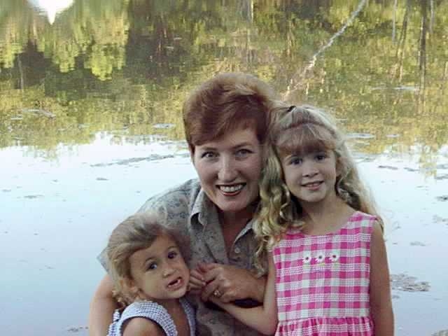 (Maine)Nana&Girls at Pond.jpg (124032 bytes)