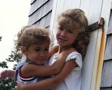 Brooke and tayler posing2.jpg (79767 bytes)