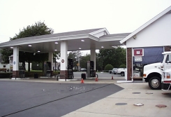 Bruce's gas station1.jpg (33673 bytes)